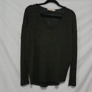 JOLIE USA | 24 pit to pit measured | Lightweight Olive Green V-Neck Sweater